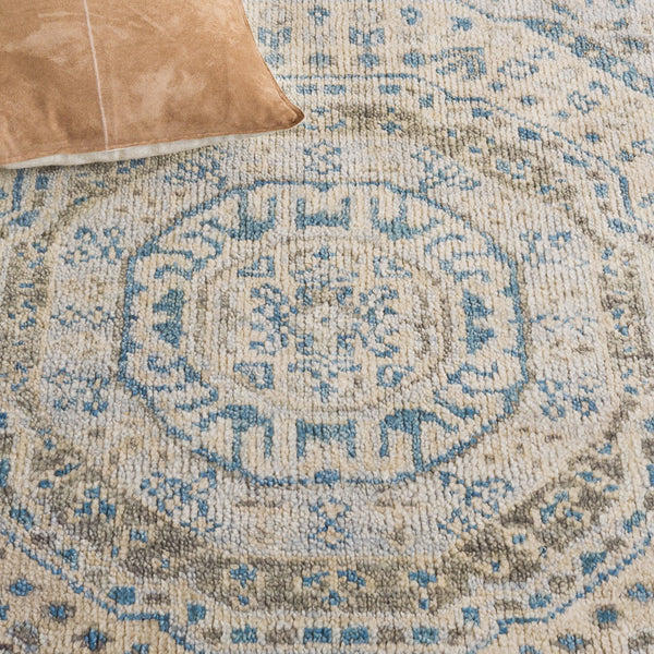 Safavieh Samarkand Handcrafted Wool Area Rug With Timeless Medallion Design For Elegant Home Decor Light Blue ,Ivory Wool Srk167l-8