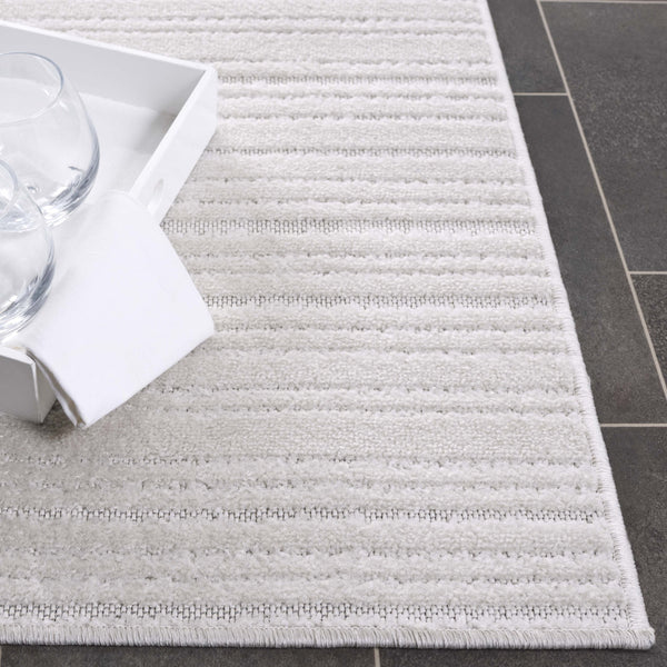 Safavieh Stella Elegant Ivory Area Rug - Timeless Design For Indoor And Outdoor Spaces, Easy Maintenance Ivory Polypropylene Pile Sta100b-7sq