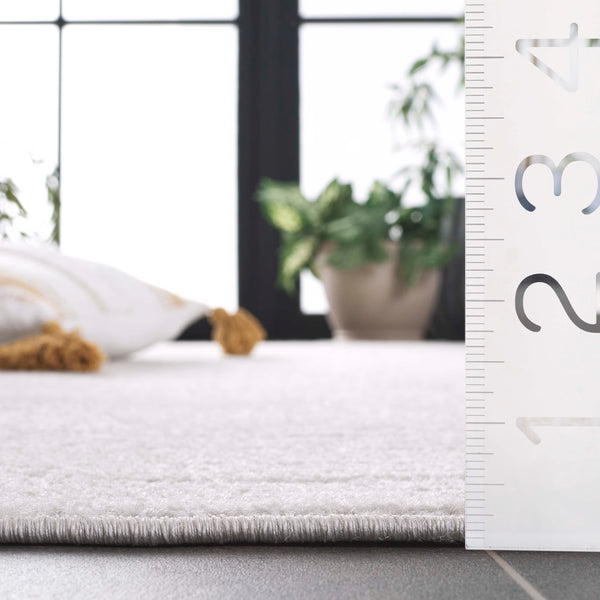 Safavieh Stella Elegant Ivory Area Rug - Timeless Design For Indoor And Outdoor Spaces, Easy Maintenance Ivory Polypropylene Pile Sta100b-7sq