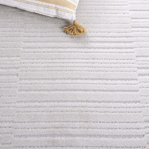 Safavieh Stella Elegant Ivory Area Rug - Timeless Design For Indoor And Outdoor Spaces, Easy Maintenance Ivory Polypropylene Pile Sta100b-7sq