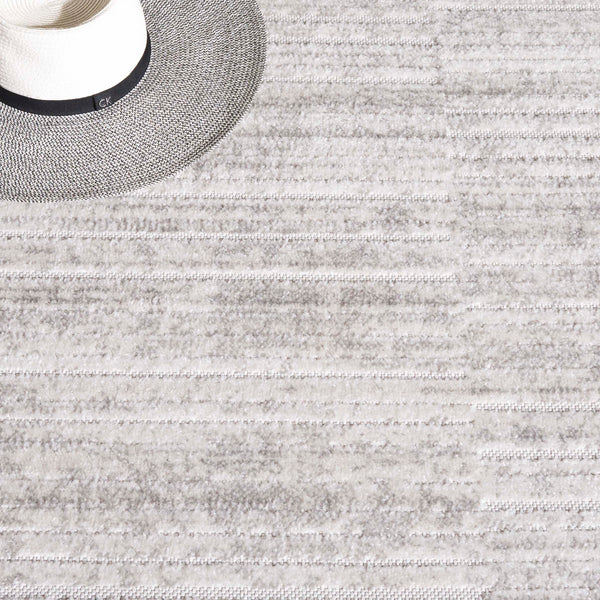 Safavieh Stella Elegant Area Rug Collection In Stylish Ivory And Grey – Perfect For Home Décor And Comfort Ivory ,Grey Polypropylene Pile Sta101b-7r