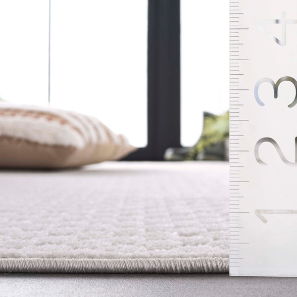 Safavieh Stella Elegant Geometric Area Rug - Timeless Design For Indoor & Outdoor Décor, Durable & Stylish Ivory Polypropylene Pile Sta106b-28