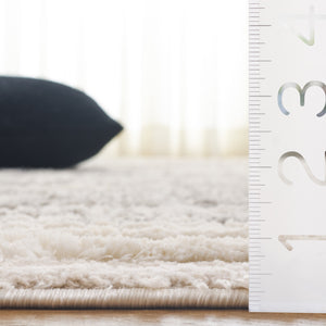Safavieh Seattle Shag Area Rug - Luxurious Polyester Texture In Elegant Neutral Tones For Any Room Decor Ivory ,Grey Polyester Ste911f-7sq