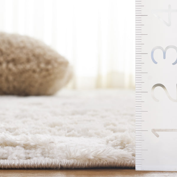 Safavieh Seattle Shag Runner Rug - Luxurious Polyester Design For Cozy Living Spaces And Stylish Decor Ivory Polyester Ste912a-7sq