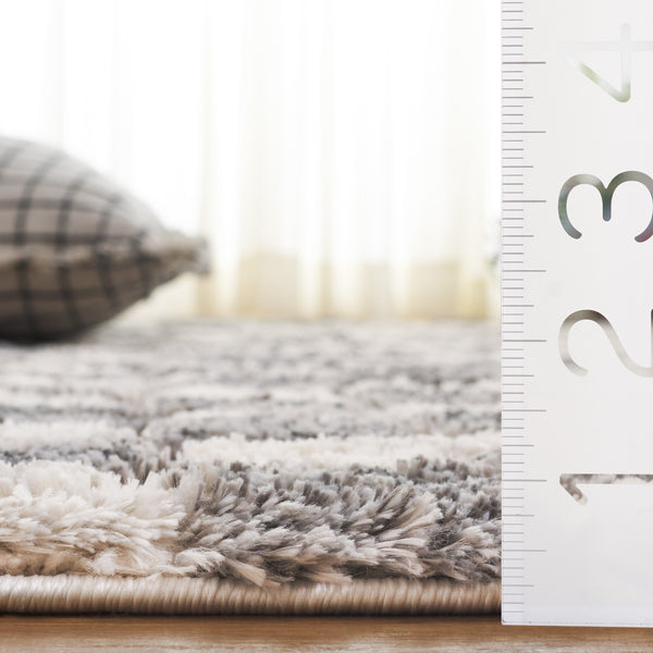 Safavieh Seattle Shag Area Rug - Luxurious Polyester Design In Elegant Ivory And Grey For Modern Spaces Ivory ,Grey Polyester Ste921f-28