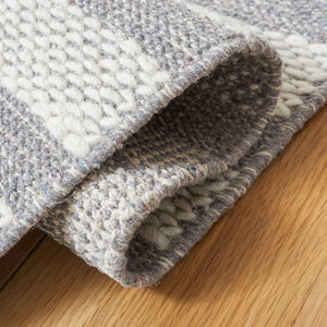 Striped Kilim Rug - Hand Woven Artistry in 90% Cotton & 10% Wool for a Stylish Contemporary Space