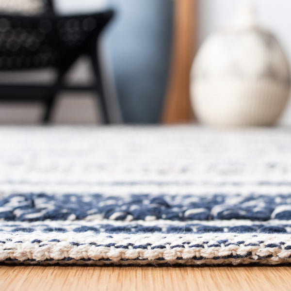 Striped Kilim 517 Hand Woven Cotton Rug - Contemporary Style for a Chic and Cozy Home Décor