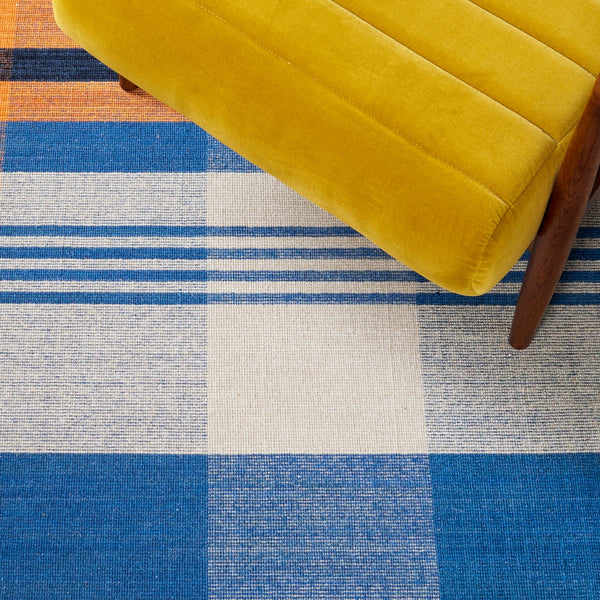 Striped Kilim Rug - Elegant Flat Weave Design Crafted from 95% Wool for Modern Home Décor Style