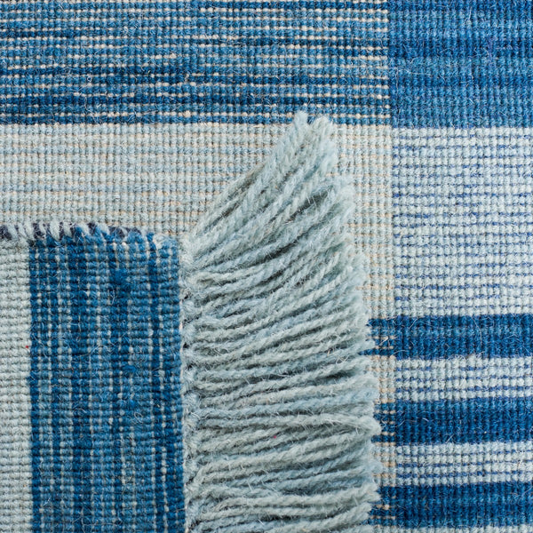 Striped Kilim Rug - Elegant Flat Weave Design Crafted from 95% Wool for Modern Home Décor Style