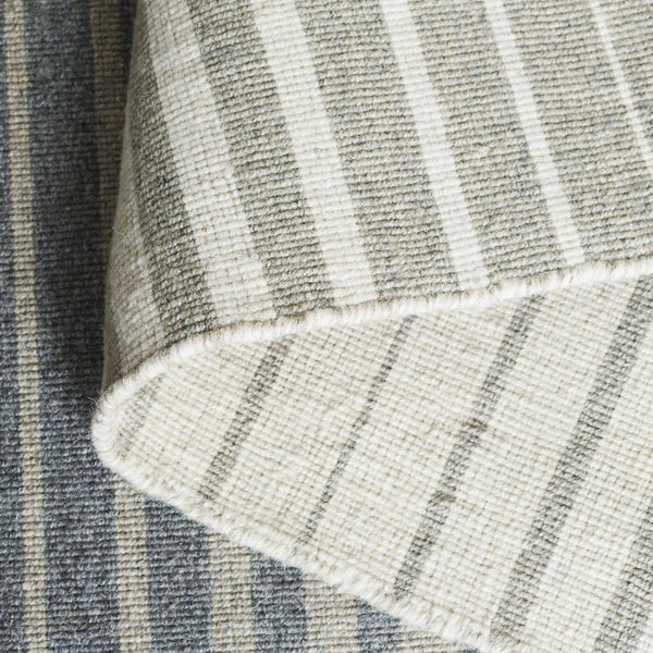 Safavieh Striped Handloom Kilim Rug Grey Ivory Striped Durrie — Low-Pile Wool-Cotton, Durable Modern Texture 4'-0" x 6'-0" STK901F-4