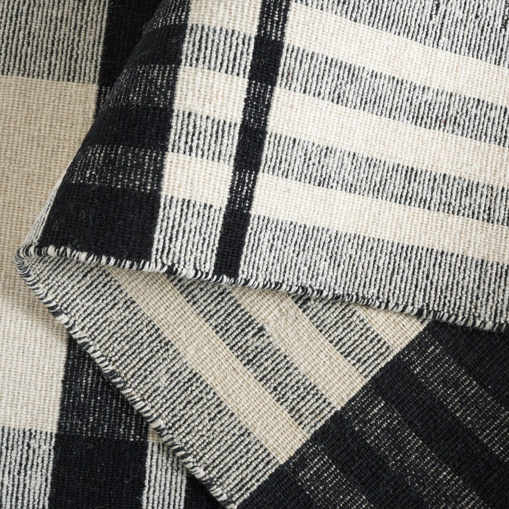 Safavieh Striped Handloom Kilim Rug In Black Ivory—Wool-Cotton Durrie, Low Pile, Durable Artisan Craftsmanship 4'-0" x 6'-0" STK902Z-4