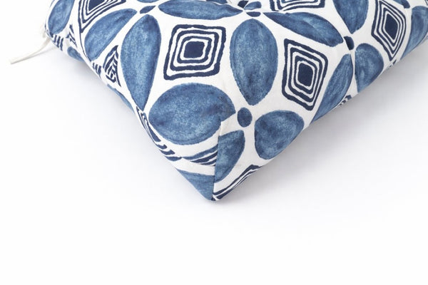 English Elm Outdoor Tufted Seat Cushions Botanical Floral Polyester Patio Dining Chair Pads with Ties Blue Set of 8 T6231P529751
