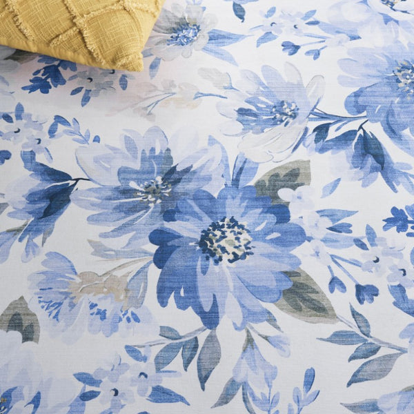Safavieh Tacoma Soft Floral Polyester Runner Rug Low Pile Machine Washable Entryway Accent 2'-6" x 8'-0" TAC852L-28
