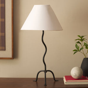 Safavieh Chey, 24.75 Inch Black Metal Table Lamp – Stylish Lighting For Modern Homes, Chic Design & Warmth Black Metal Body ,Fabric Shade Tbl3024a