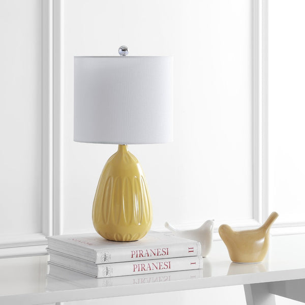 Safavieh LINNETT Table Lamp - Elegant Accent Lighting for Modern and Classic Interiors with Ambient Glow Yellow TBL4165A