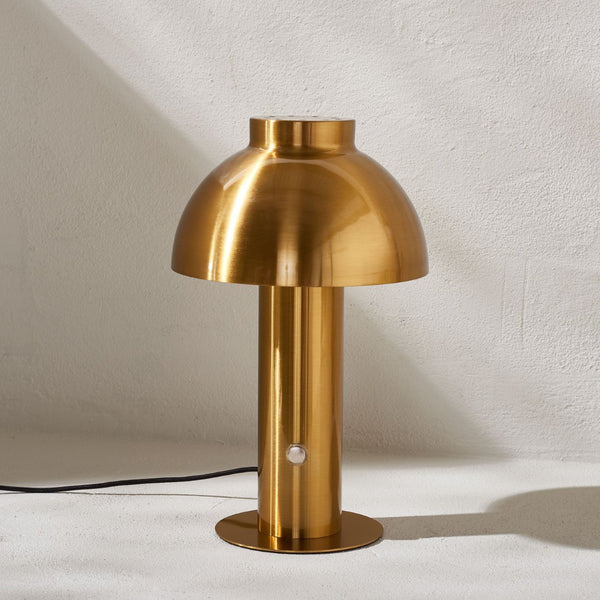 Safavieh NIARA, Modern Rechargeable LED Table Lamp for Home & Office – Elegant Design, Versatile Lighting Solution Brass TBL4315A