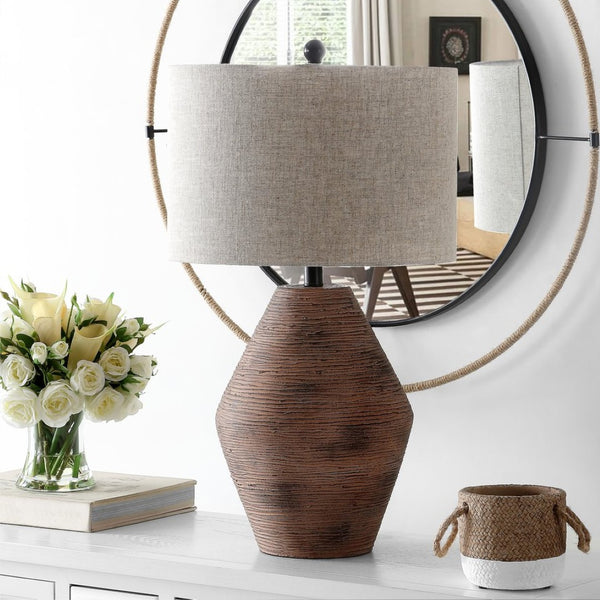 Safavieh DETRIS, Elegant 26.25-Inch Brown Resin Table Lamp for Cozy Ambiance in Any Room – Stylish Lighting Solution TBL4368A