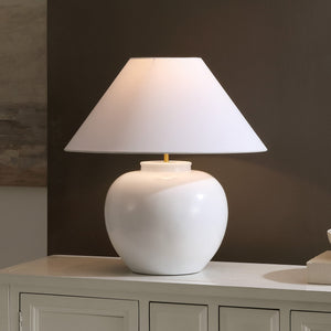 Safavieh Korie, 21-inch White Ceramic Table Lamp - Elegant Design For Timeless Home Decor & Sophisticated Illumination White Resin Body ,Fabric Shade Tbl4657a