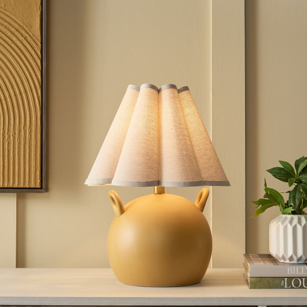 Safavieh Demi, 18.5-inch Brown Ceramic Table Lamp - Elegant Design For Modern & Traditional Home Decor Brown Ceramic Body ,Fabric Shade Tbl4661a