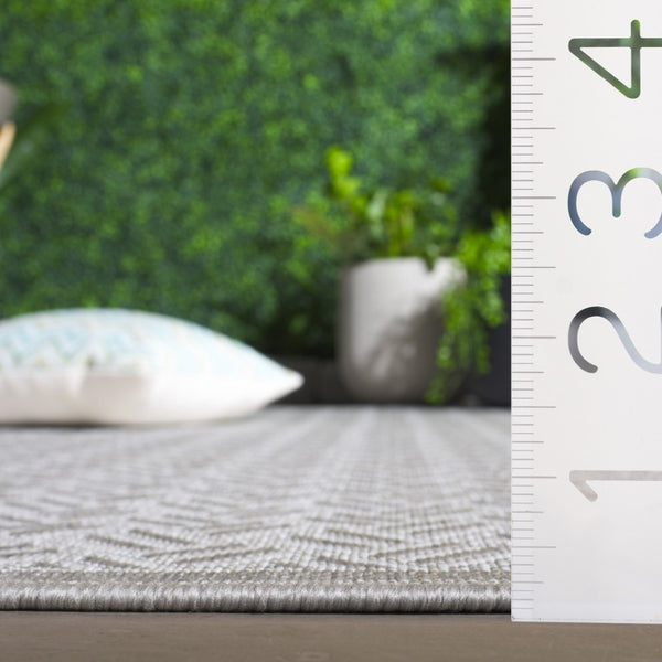 Safavieh Terrace Geometric Runner Rug Power Loomed Polypropylene for Hallways and Entryways Gray 6'-7" x 6'-7" Square TER800F-7SQ
