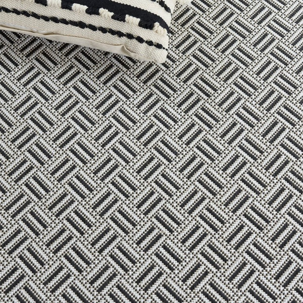 Safavieh Terrace Geometric Runner Rug Power Loomed Polypropylene for Hallways and Entryways Black 6'-7" x 6'-7" Square TER800Z-7SQ