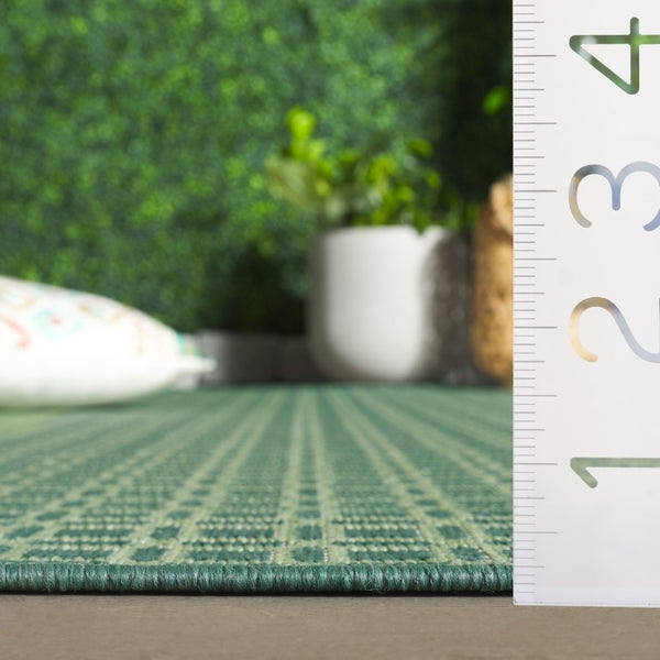 Safavieh Terrace Geometric Polypropylene Square Rug Two-Tone Green for Patio or Living Room TER808Y-7SQ