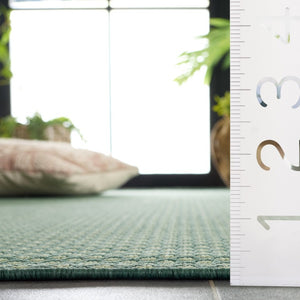Safavieh Terrace Power-Loomed Polypropylene Runner Rug with Geometric Pattern for Hallways Green 2'-3" x 8'-0" TER810Y-28