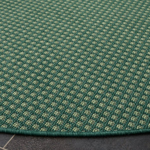 Safavieh Terrace Power-Loomed Polypropylene Runner Rug with Geometric Pattern for Hallways Green 6'-7" x 6'-7" Round TER810Y-7R