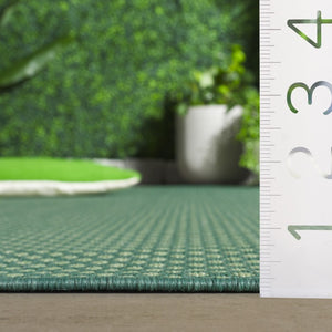 Safavieh Terrace Power-Loomed Polypropylene Runner Rug with Geometric Pattern for Hallways Green 6'-7" x 6'-7" Square TER810Y-7SQ
