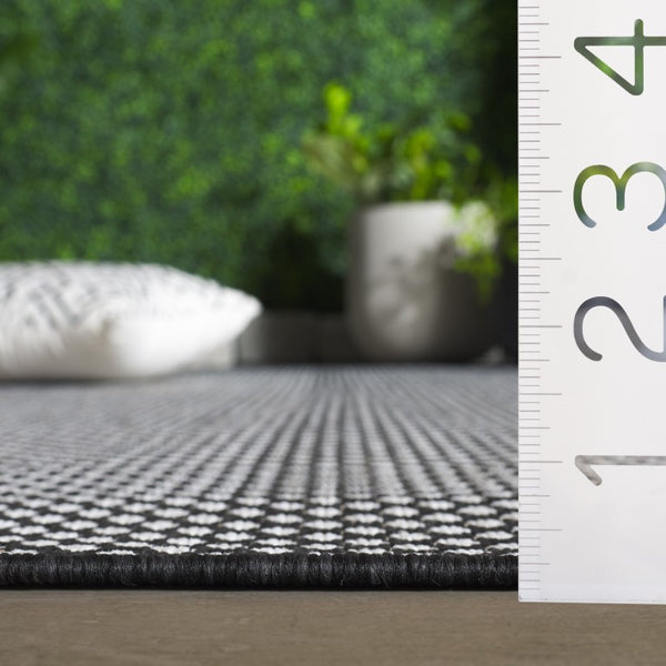 Safavieh Terrace Power-Loomed Polypropylene Runner Rug with Geometric Pattern for Hallways Black 2'-3" x 8'-0" TER810Z-28