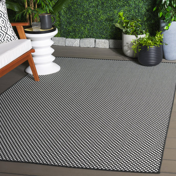 Safavieh Terrace Black & White Geometric Rug — Durable Power-Loomed Outdoor/Indoor Polypropylene Accent Mat 4'-0" x 6'-0" TER810Z-4