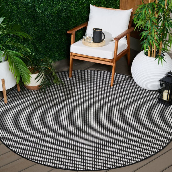 Safavieh Terrace Power-Loomed Polypropylene Runner Rug with Geometric Pattern for Hallways Black 6'-7" x 6'-7" Round TER810Z-7R