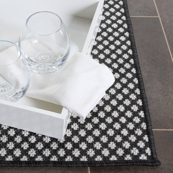 Safavieh Terrace Power-Loomed Polypropylene Runner Rug with Geometric Pattern for Hallways Black 6'-7" x 6'-7" Square TER810Z-7SQ