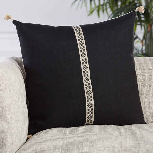 Jaipur Living Jaipur Living Linen Pillow Cover with Tribal Embroidery and Tassel Accents for Any Room PLC102364