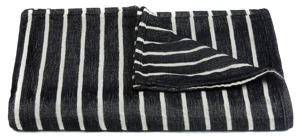 Chandra Rugs Handcrafted Polyester Throw - Cozy Luxury Blanket For Style & Comfort, Perfect For Any Home Decor Black,White Polyester,Cotton Th-ari51601