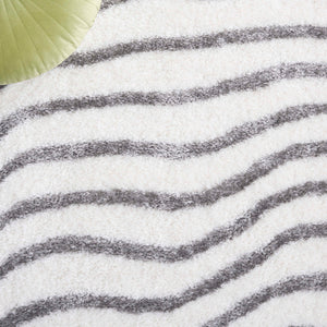 Safavieh Tahoe Shag Area Rug - Luxurious Gold And Ivory Design For Elegant Home Décor And Comfort Ivory ,Grey 60% Polypropylene,Jute 40% Tho680f-5