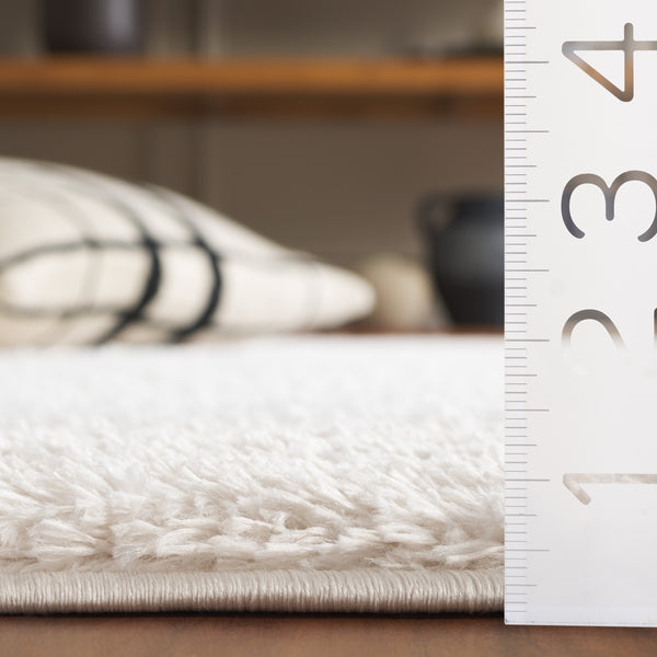 Safavieh Tahoe Luxurious Shag Area Rug - Plush Polyester Pile, Elegant Turkish Design For Timeless Decor Beige ,Ivory 60% Polypropylene,Jute 40% Tho682b-7sq