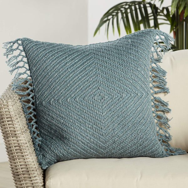 Jaipur Living Jaipur Living Maritima Diamond Weave Boho Throw Pillow with Macrame Tassel Trim Blue PLW103737