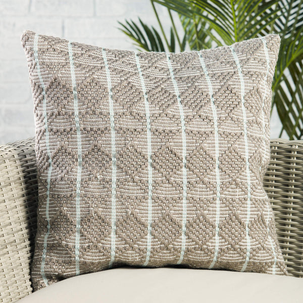 Jaipur Living Vibe by Jaipur Living Lindy Woven Geometric Polyester Indoor Outdoor Square Accent Pillow Gray PLW103741