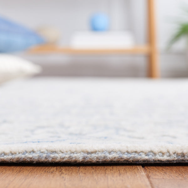 Safavieh Trace 304 Hand Tufted Transitional Rug Light Blue / Ivory TRC304K-8