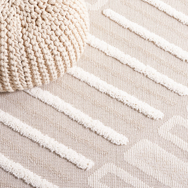 Safavieh Trends Luxurious Beige And Ivory Area Rug - Soft, Durable, Perfect For Any Home Décor Style Beige ,Ivory 70% Polyester,30% Polypropylene Trd104b-3