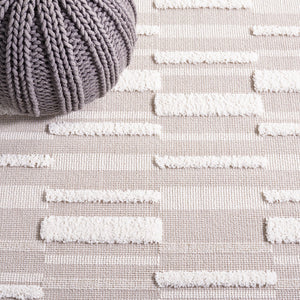 Safavieh Trends 120b Elegant Area Rug – Modern Design With Luxurious Comfort For Any Home Décor Style Beige ,Ivory 70% Polyester,30% Polypropylene Trd120b-25