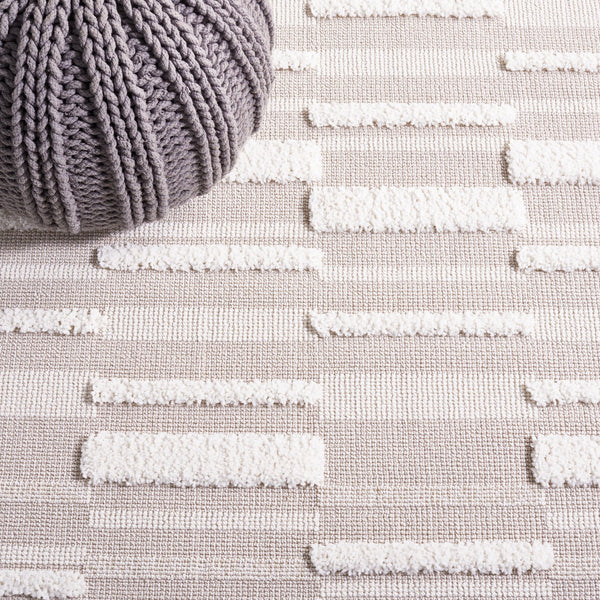 Safavieh Trends 120b Elegant Area Rug – Modern Design With Luxurious Comfort For Any Home Décor Style Beige ,Ivory 70% Polyester,30% Polypropylene Trd120b-25