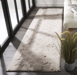 Safavieh Trends Modern Area Rug – Luxurious Plush Texture, Durable Craftsmanship, Timeless Design For Any Space Beige ,Ivory 70% Polyester,30% Polypropylene Trd136b-7r