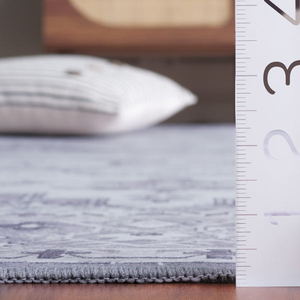 Safavieh Tucson Elegant Area Rug - Timeless Tradition Meets Modern Style For A Stunning Home Transformation Light Grey Polyester Pile Tsn181f-8