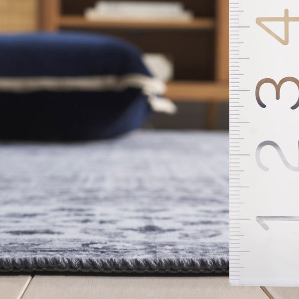 Safavieh Tucson Traditional Area Rug - Soft, Durable, Machine Washable & Slip Resistant For Easy Care Dark Grey ,Light Grey Polyester Pile Tsn204g-5