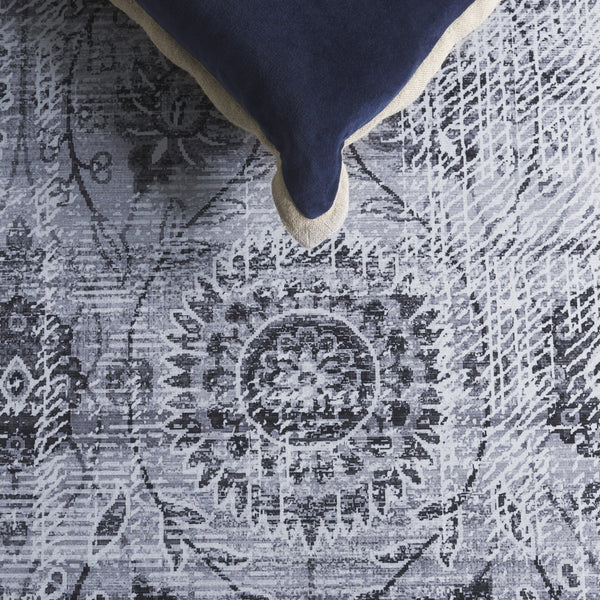 Safavieh Tucson Traditional Area Rug - Soft, Durable, Machine Washable & Slip Resistant For Easy Care Dark Grey ,Light Grey Polyester Pile Tsn204g-5