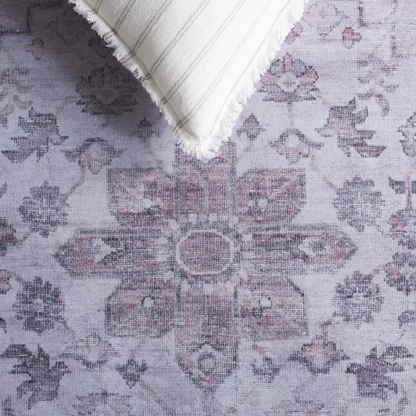 Safavieh Tucson Traditional Area Rug - Elegant Slip-resistant Runner For Hallways, Washable & Durable Design Grey ,Light Fuchsia Polyester Pile Tsn230f-5
