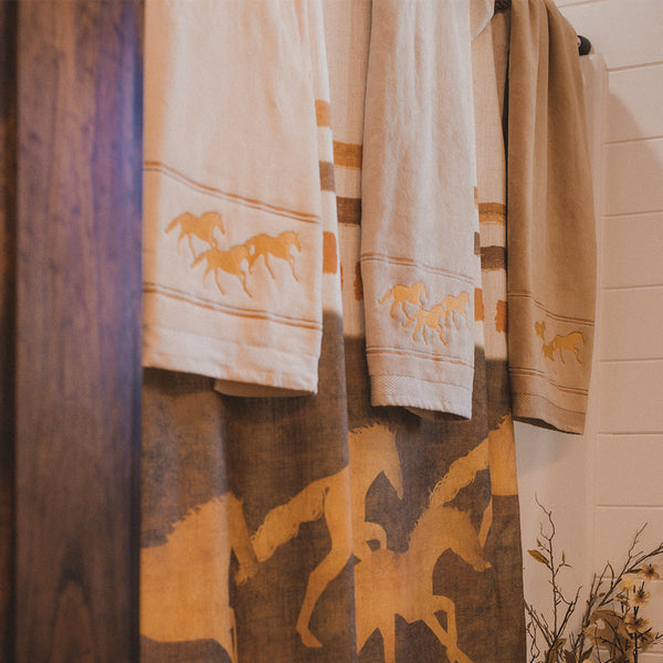 Hiend Accents Running Remuda Towel Set - Luxurious 100% Cotton Towels With Galloping Horse Design For Elegant Decor Taupe 100% Cotton (Exclusive Of Decoration) Tw2105-os-tp