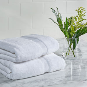 Safavieh Super Plush Bath Towel Set - Experience Spa-Like Comfort with 640 GSM Cotton Towels for Daily Luxury White TWL1050A-SET2